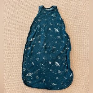 Woolino Space-Themed Sleep sack - Green & glow in the dark planets